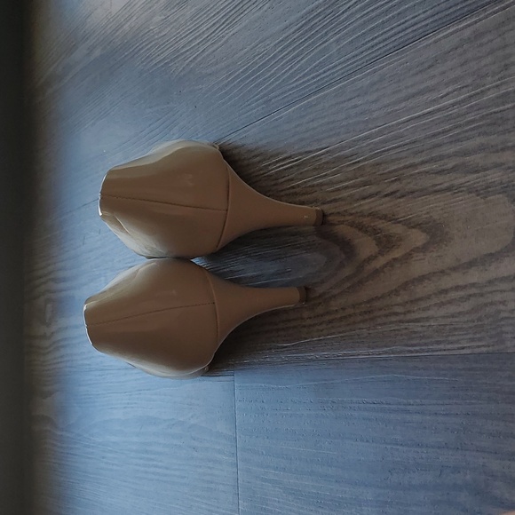 Heels - Picture 3 of 3